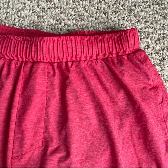 Rhone Red Men’s Shorts Size Medium - Picture 2 of 9
